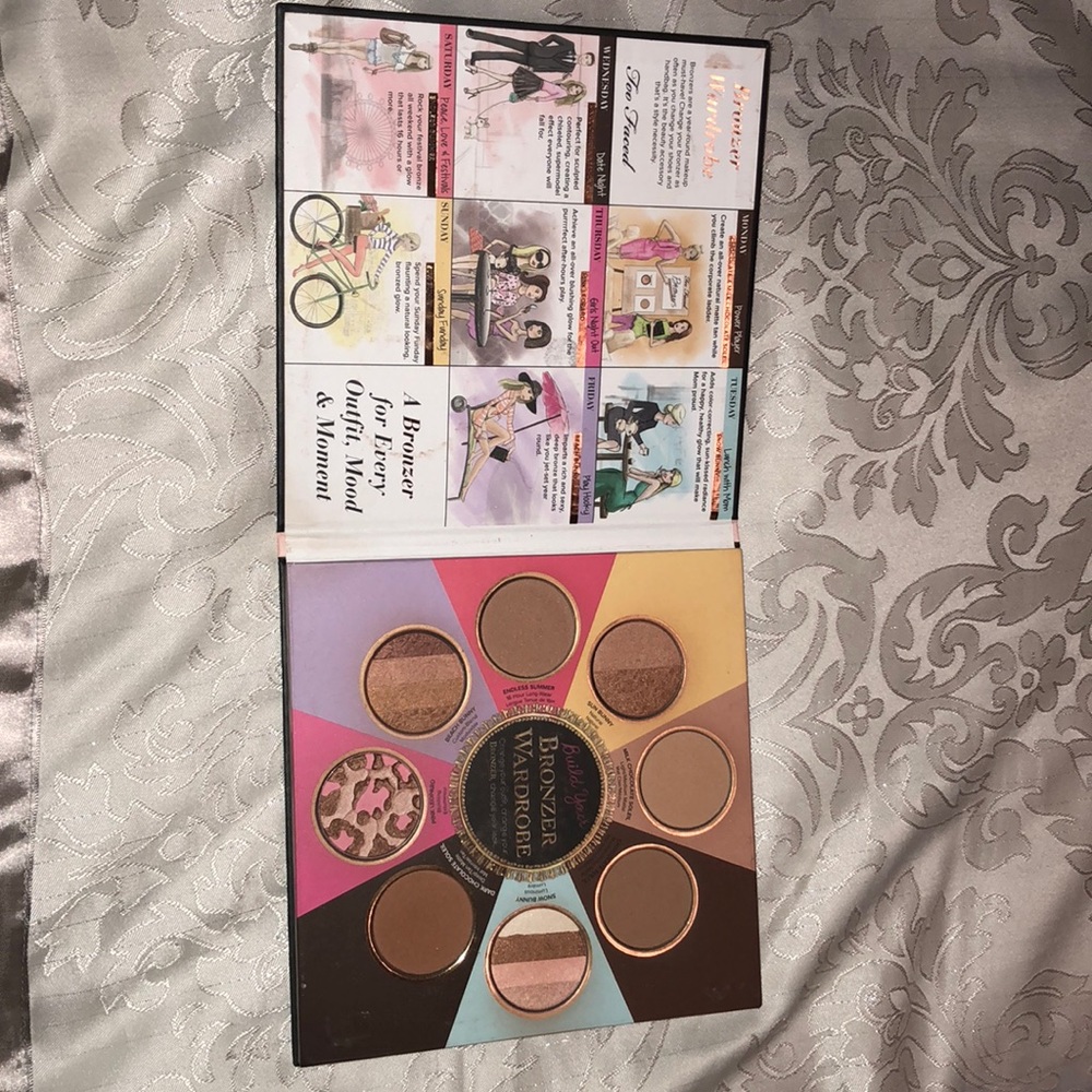 Too Faced The little Black Book of Bronzers - Picture 2 of 3